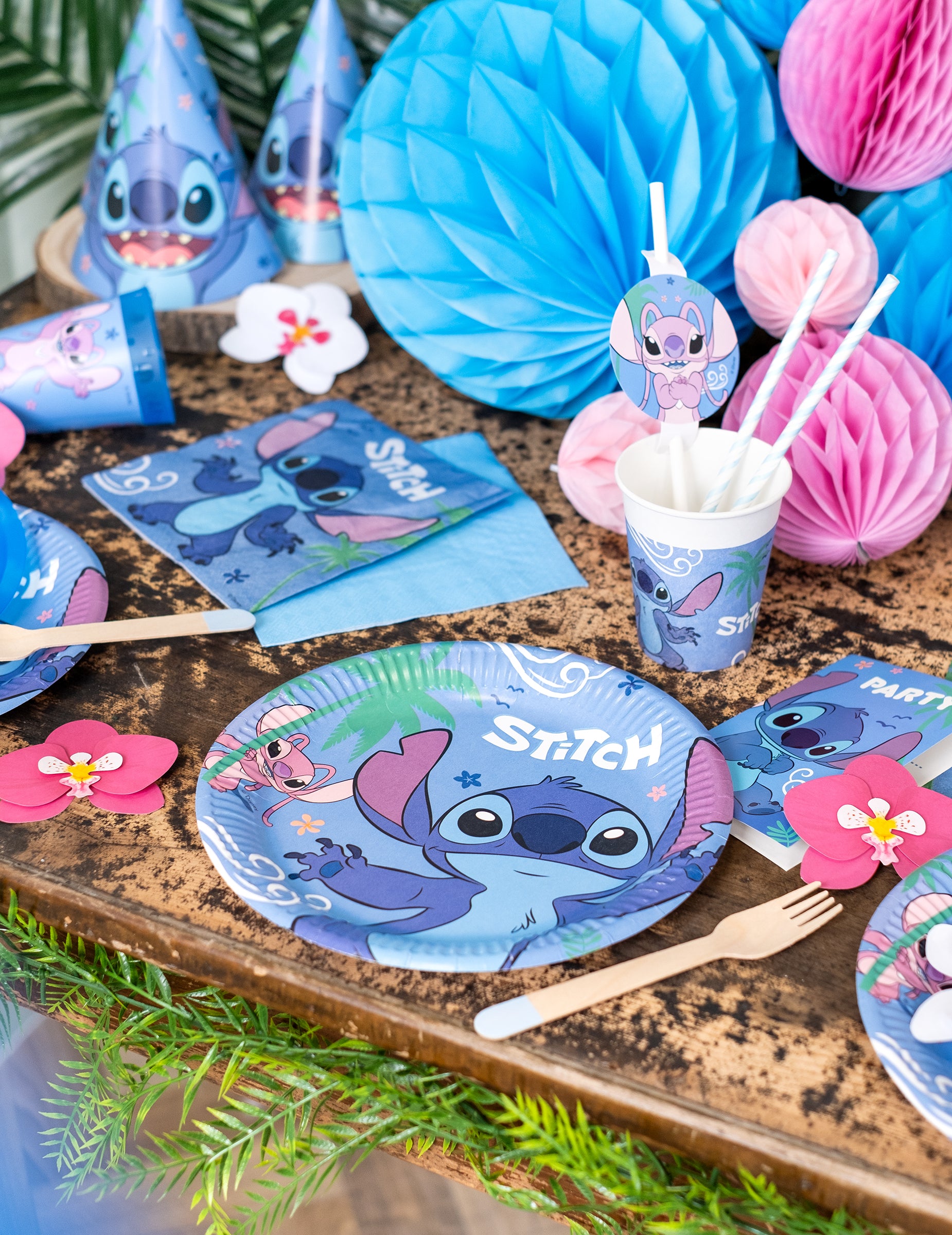 Lot de huit assiettes en carton Lilo et Stitch
