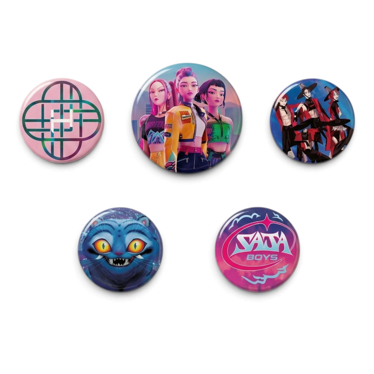 Set de 5 badges officiels Le Studio Fantastique K-Pop Demon Hunters avec logos, personnages et le tigre Derpy colorés.