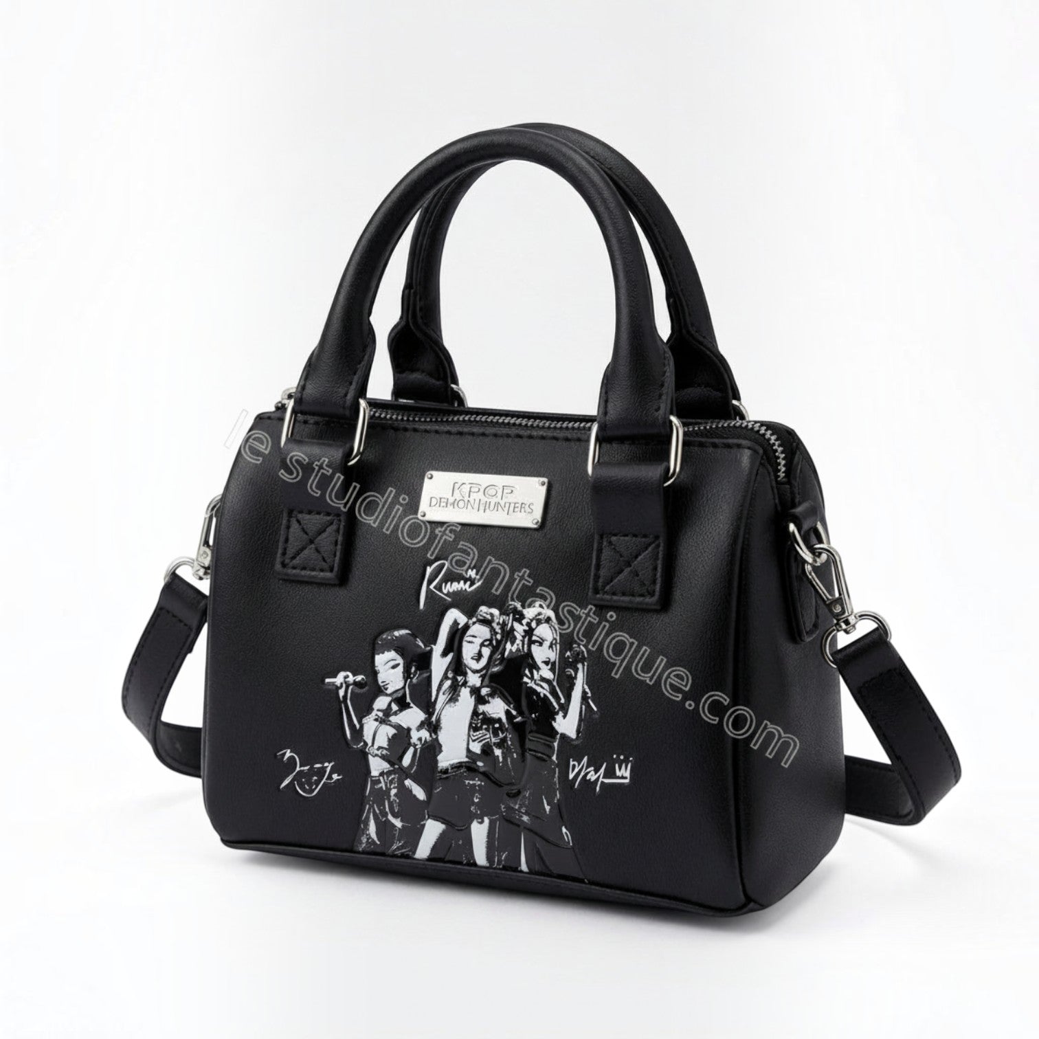 Mini sac à main noir Le Studio Fantastique KPop Demon Hunters avec illustration monochrome et plaque argentée